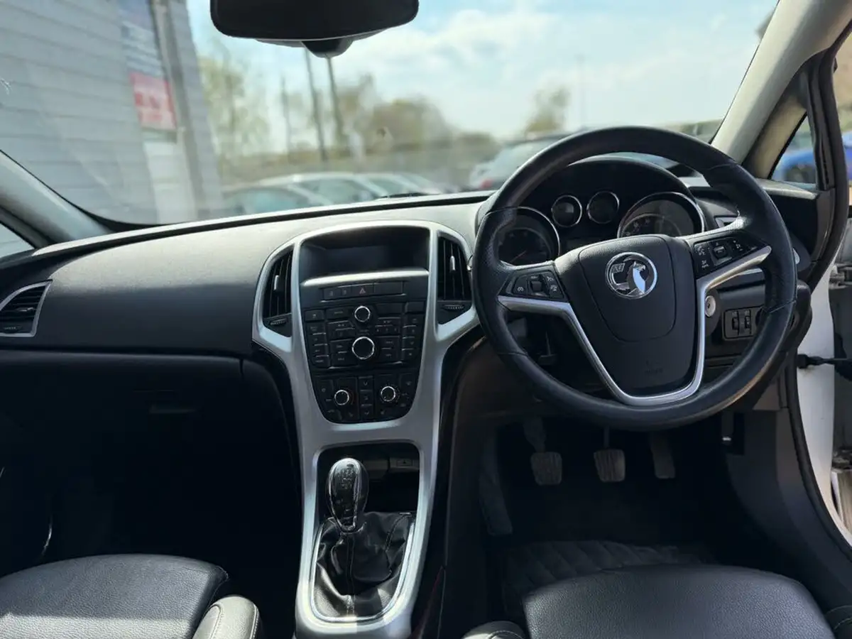 2012-vauxhall-astra-gtc-20td-sri-20cdti-16v-big-14