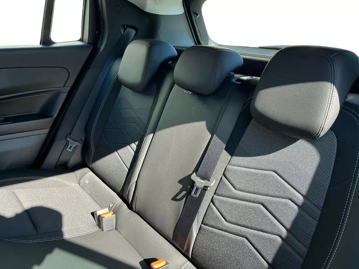 2024-jeep-avenger-12-gse-altitude-big-8