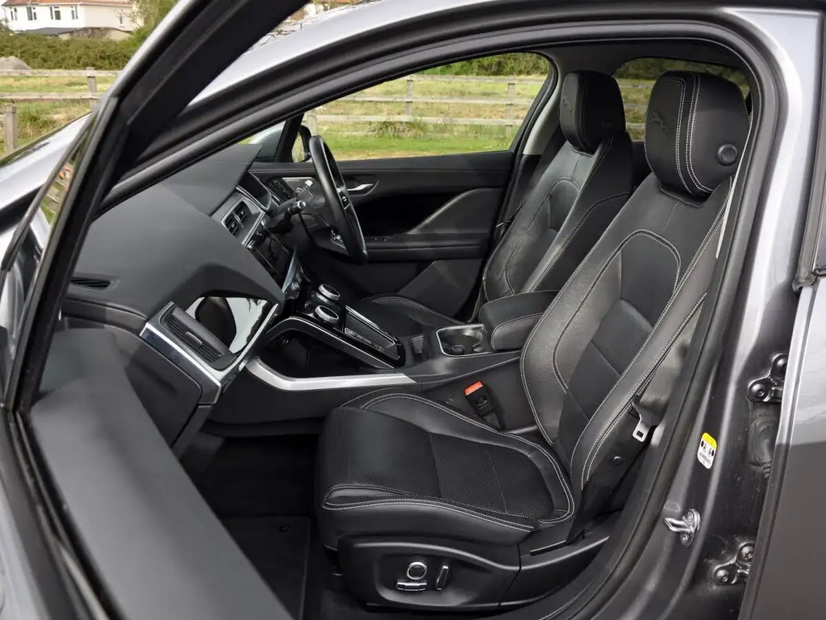 2021-jaguar-i-pace-ev400-se-big-51