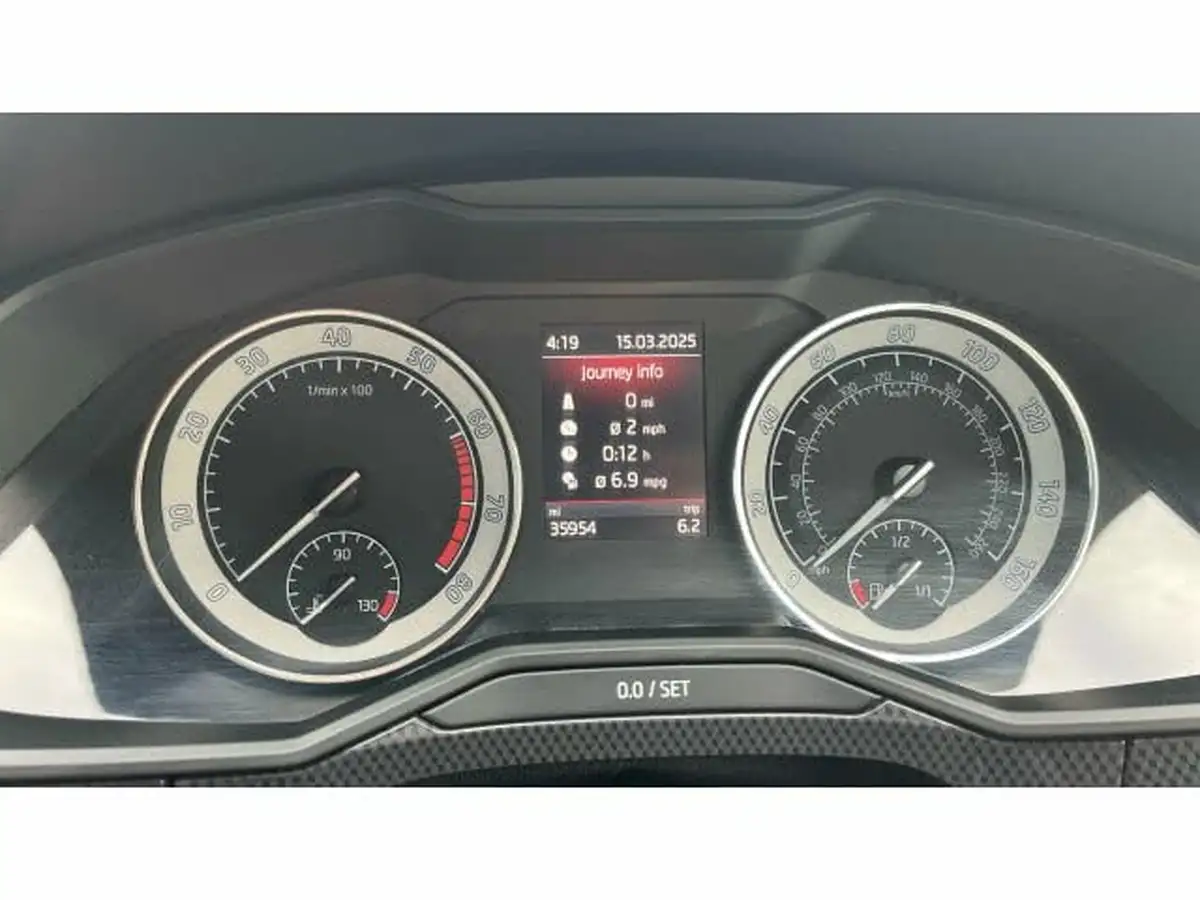 2018-skoda-superb-20-tsi-sportline-220ps-ss-hatchback-big-17