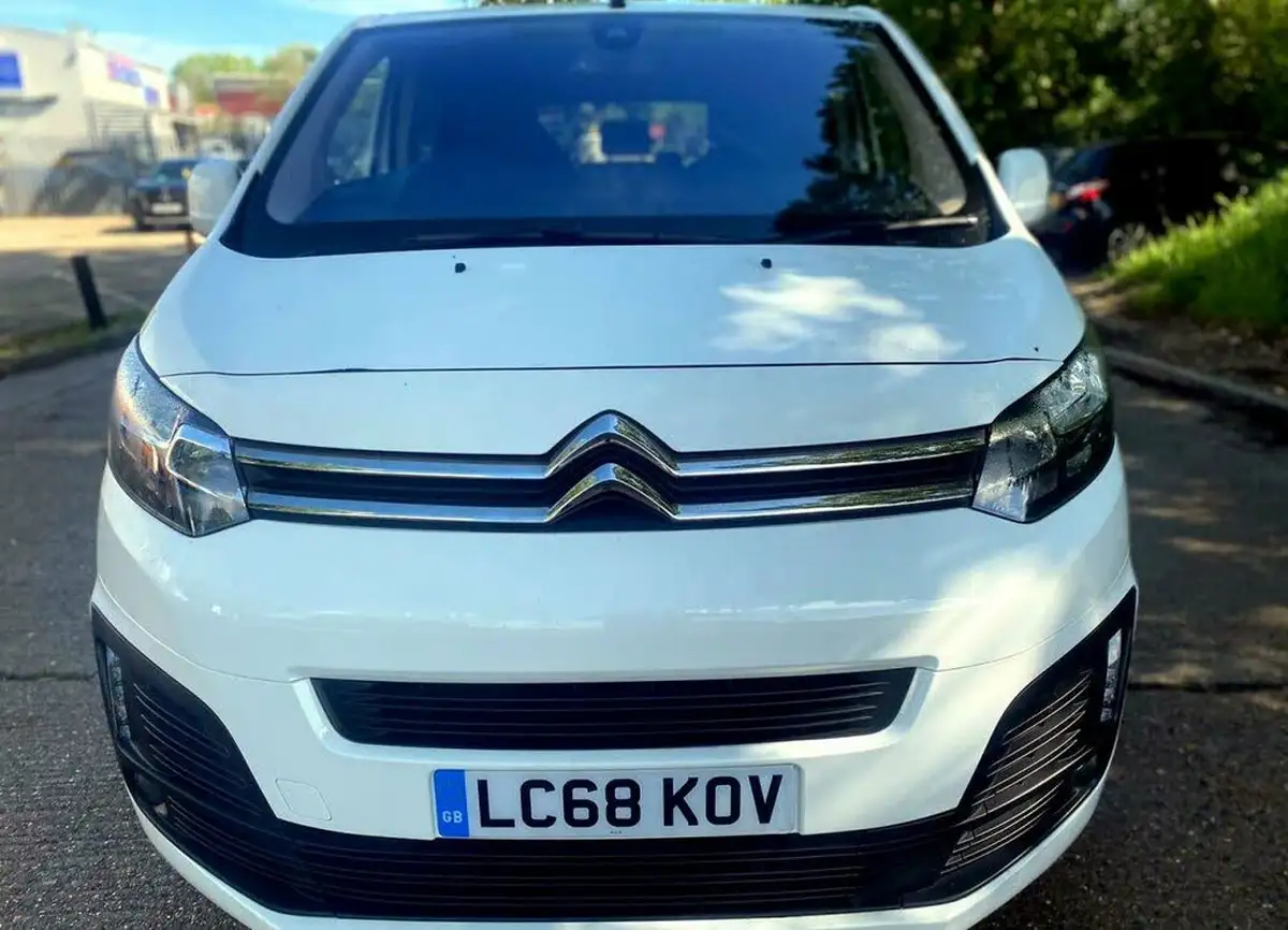2019-citroen-spacetourer-20bluehdi-feel-m-180ps-eat8-big-1