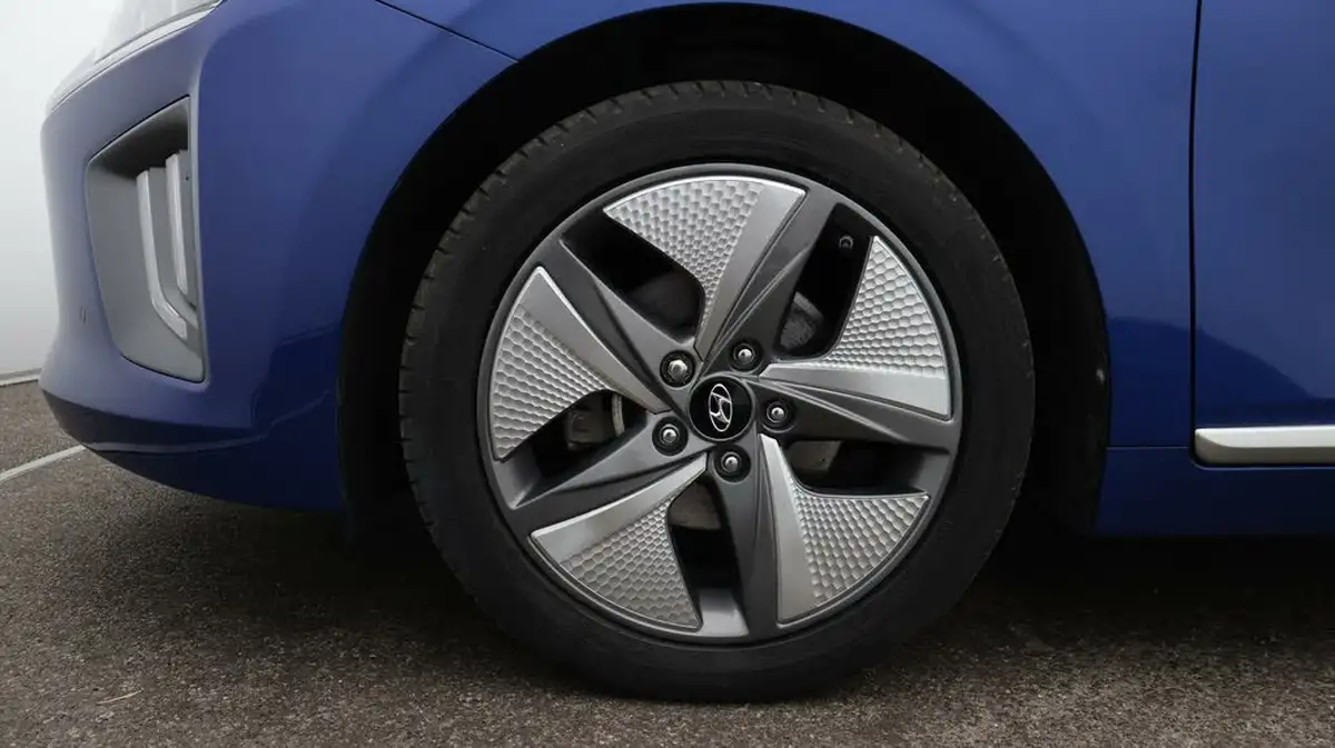 2020-hyundai-ioniq-16-gdi-premium-se-hybrid-big-18