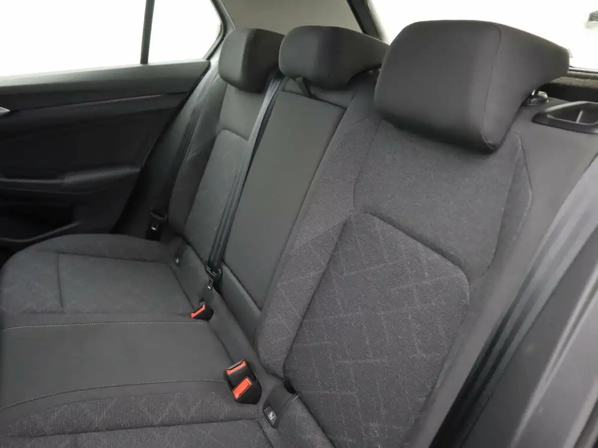 2023-volkswagen-golf-20tdi-life-hatchback-dsg-big-8
