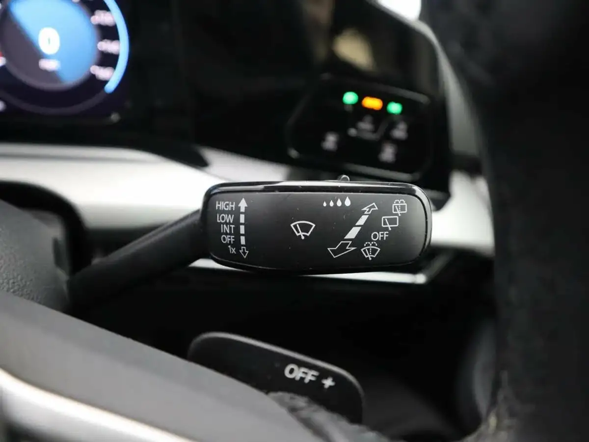 2023-volkswagen-golf-20tdi-life-hatchback-dsg-big-25