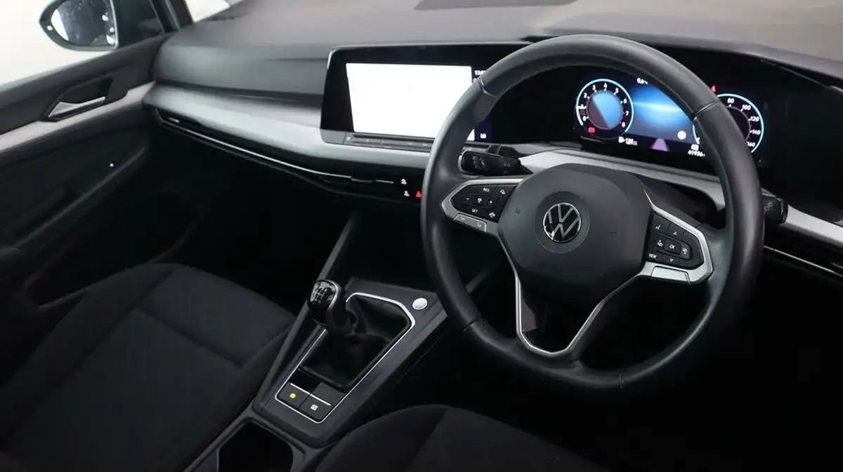 2022-volkswagen-golf-15-tsi-life-130ps-hatchback-big-9
