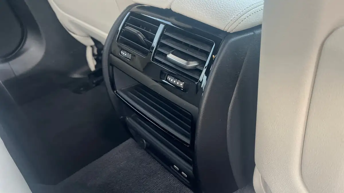 2022-bmw-5-series-20-530e-m-sport-saloon-4d-big-17