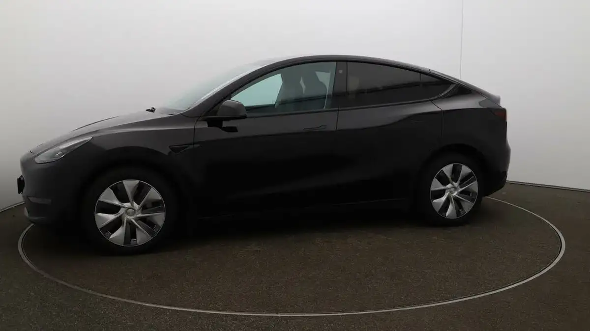 2022-tesla-model-y-e-long-range-big-58