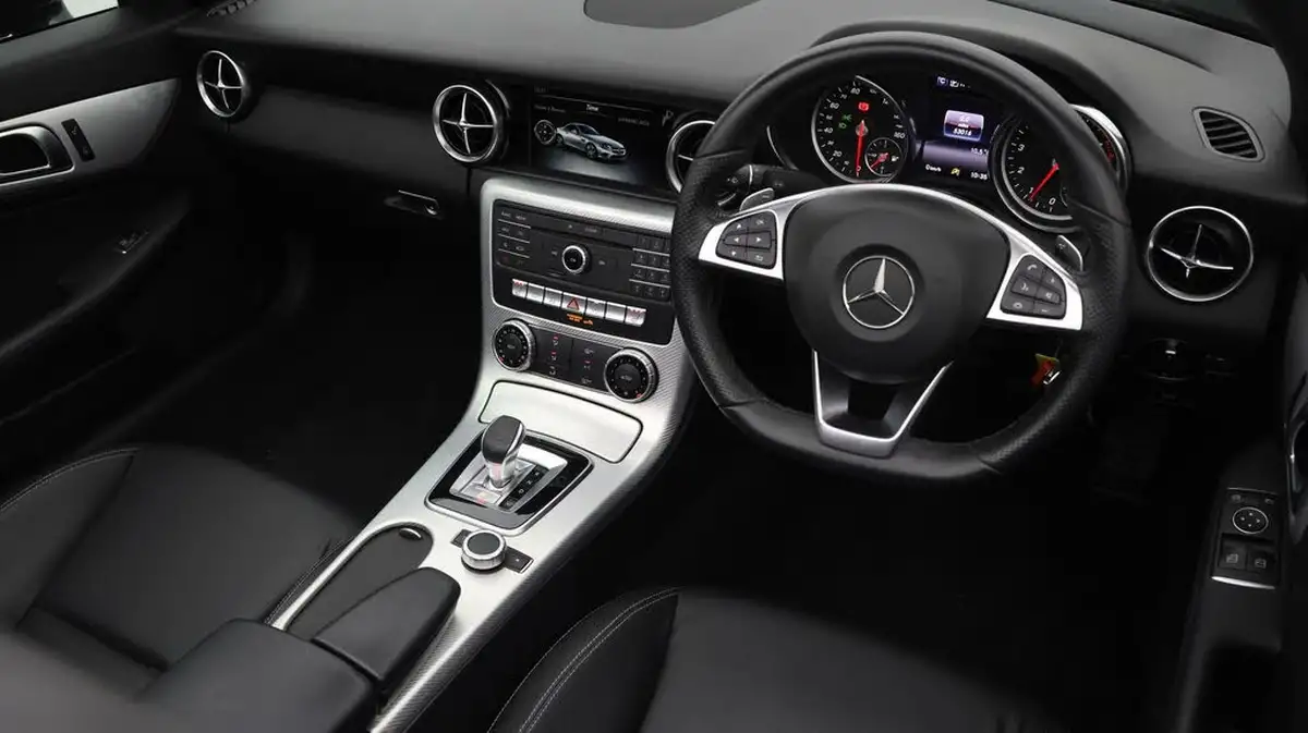 2017-mercedes-benz-slc-16-slc180-amg-line-9g-tronic-big-8