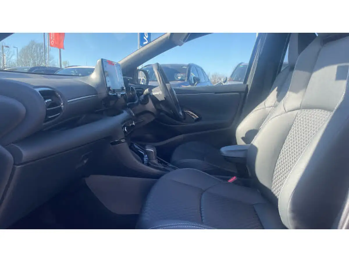 2022-toyota-yaris-15-vvt-i-dynamic-big-9