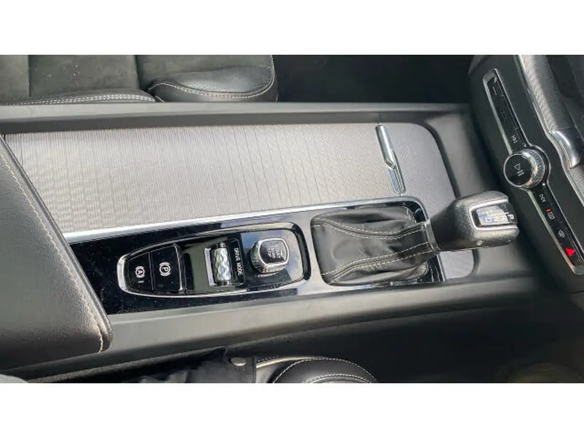 2019-volvo-xc60-20td-d5-r-design-pro-powerpulse-big-32