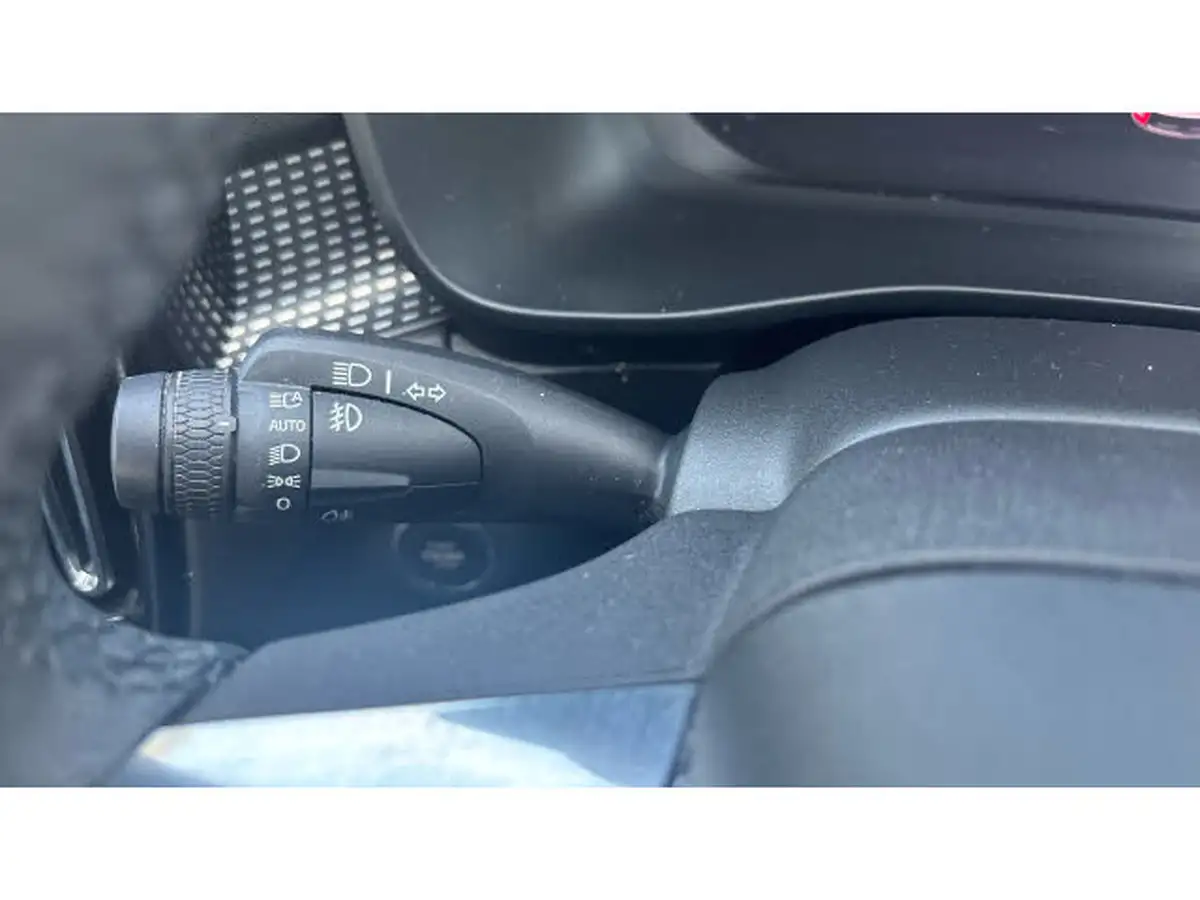 2022-volvo-xc40-20-b3-plus-big-49