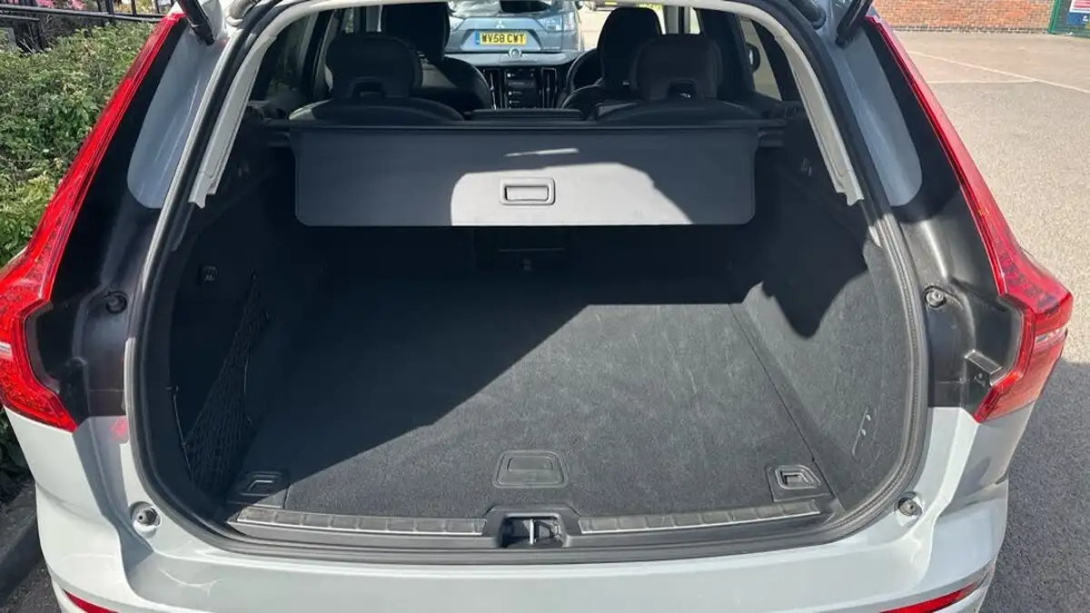 2024-volvo-xc60-20-b5-ultimate-big-16