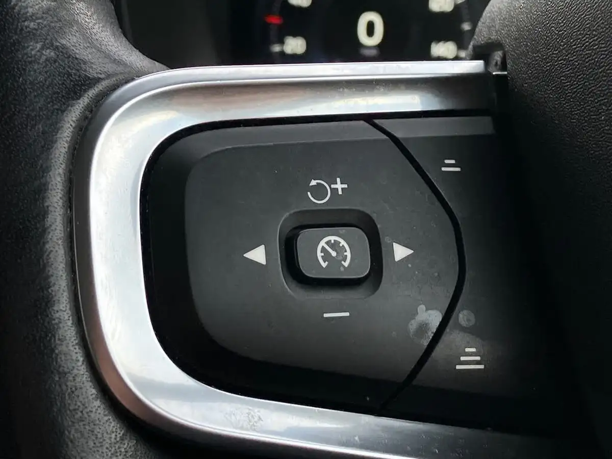 2020-volvo-xc40-20-b4-inscription-awd-big-15