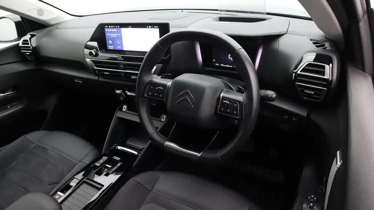 2023-citroen-c4-15bluehdi-shine-plus-big-9