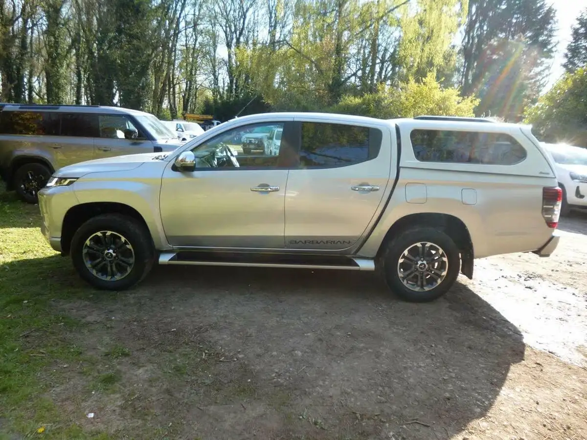 2020-mitsubishi-l200-22di-d-barbarian-auto-big-7