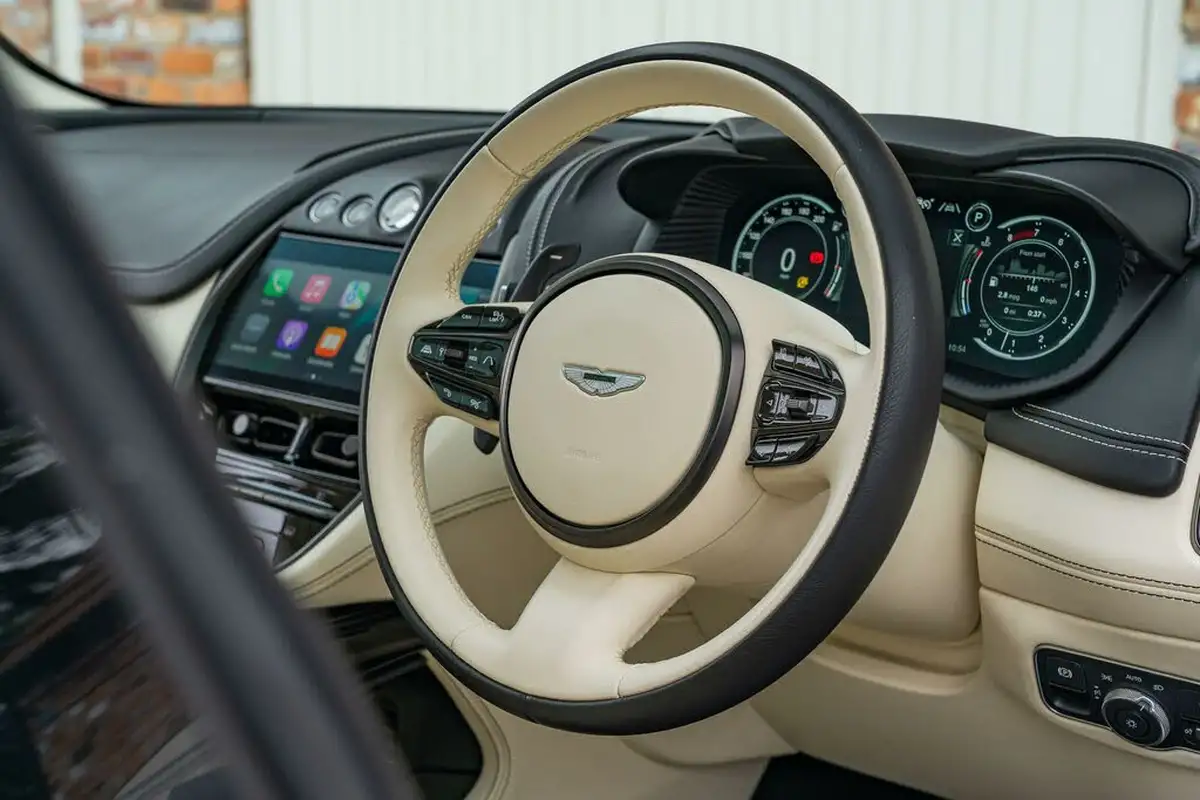 2020-aston-martin-dbx-40-v8-big-42