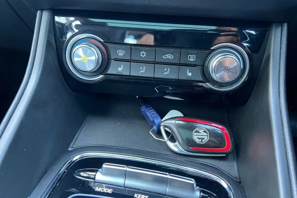 2021-mg-zs-suv-e-exclusive-ev-big-39