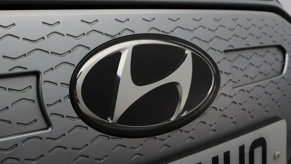 2022-hyundai-ioniq-e-premium-electric-big-24