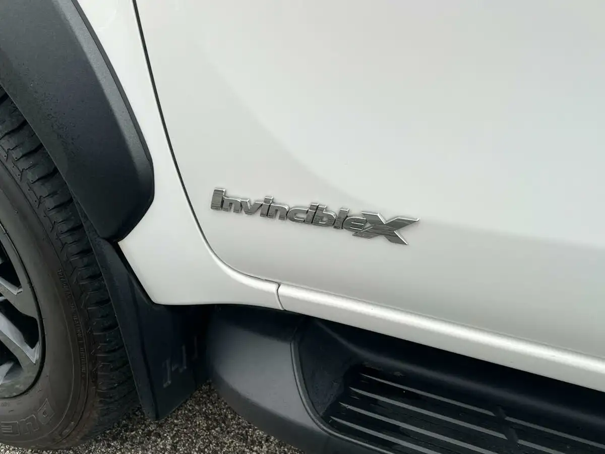 2023-toyota-hi-lux-28d-4d-invincible-x-2754cc-auto-big-68