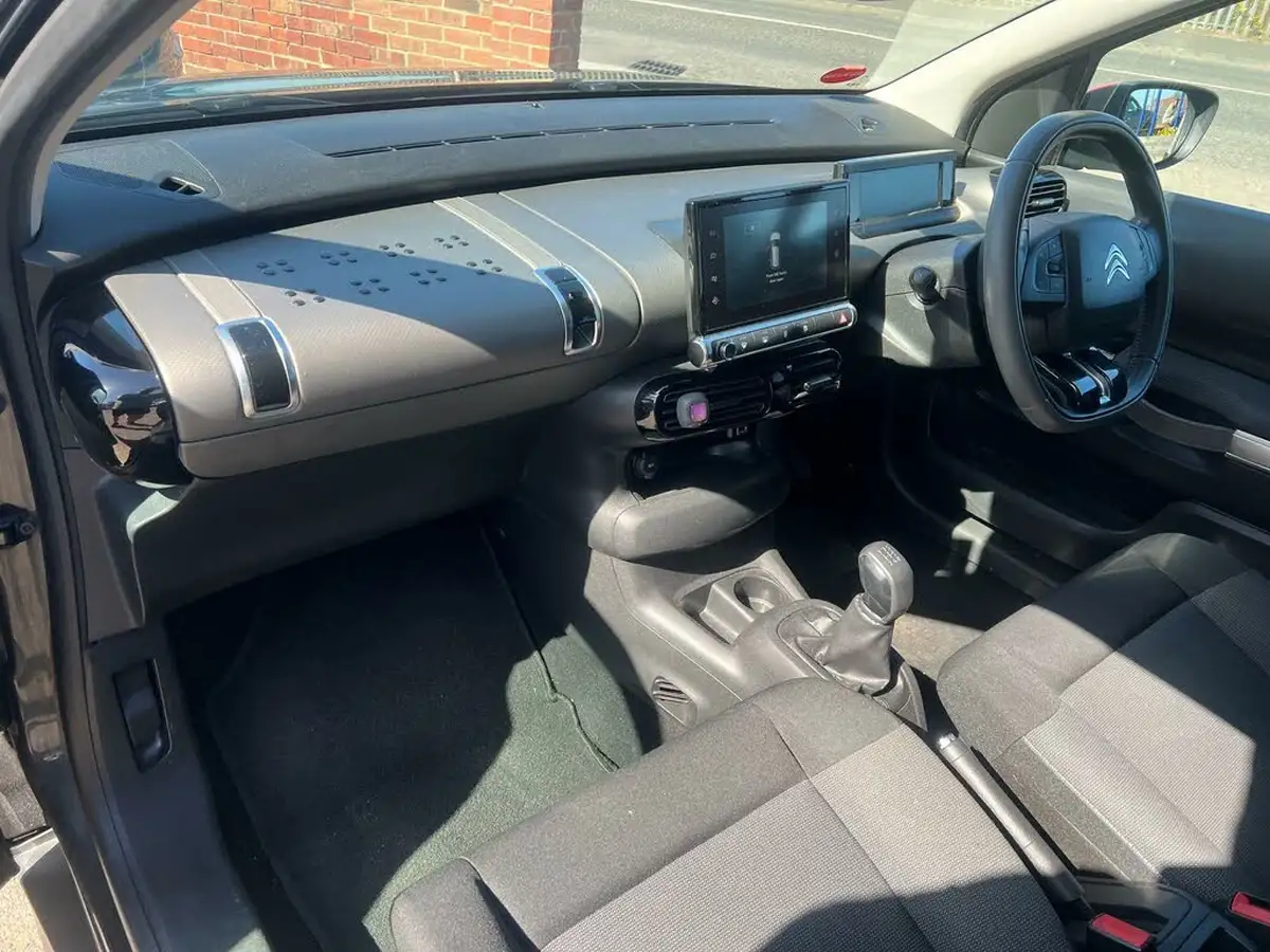 2015-citroen-c4-cactus-16bluehdi-flair-big-16