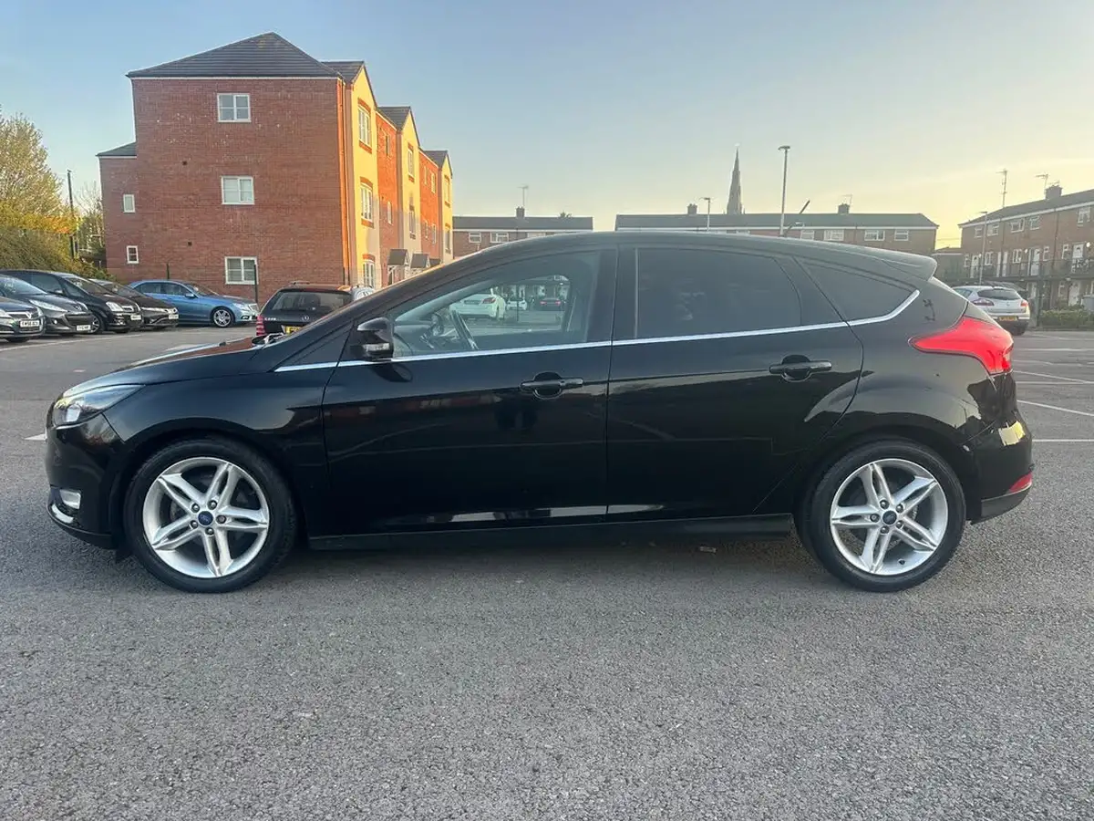 2017-ford-focus-10t-titanium-100ps-hatchback-big-4