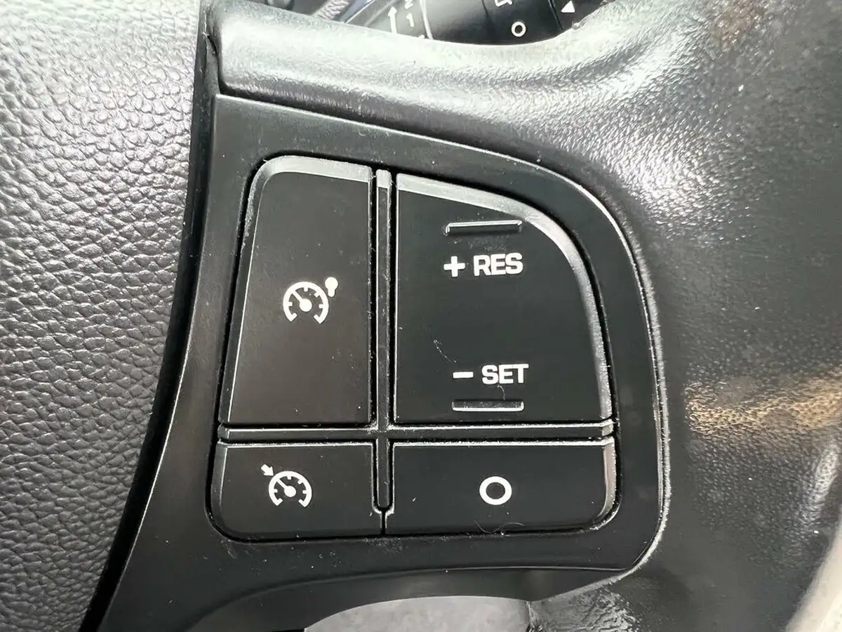 2014-hyundai-i10-10-premium-big-31