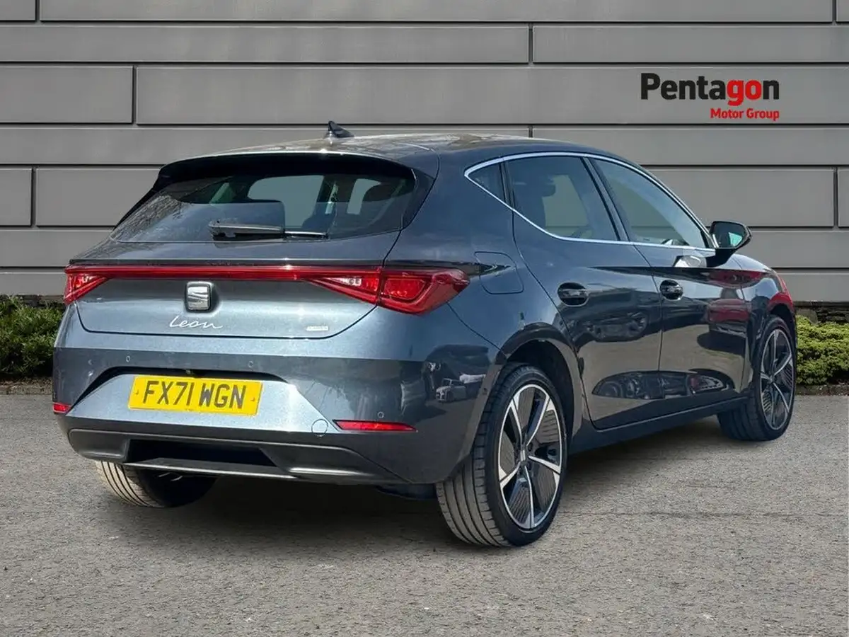 2021-seat-leon-14-e-hybrid-xcellence-lux-hatchback-big-3