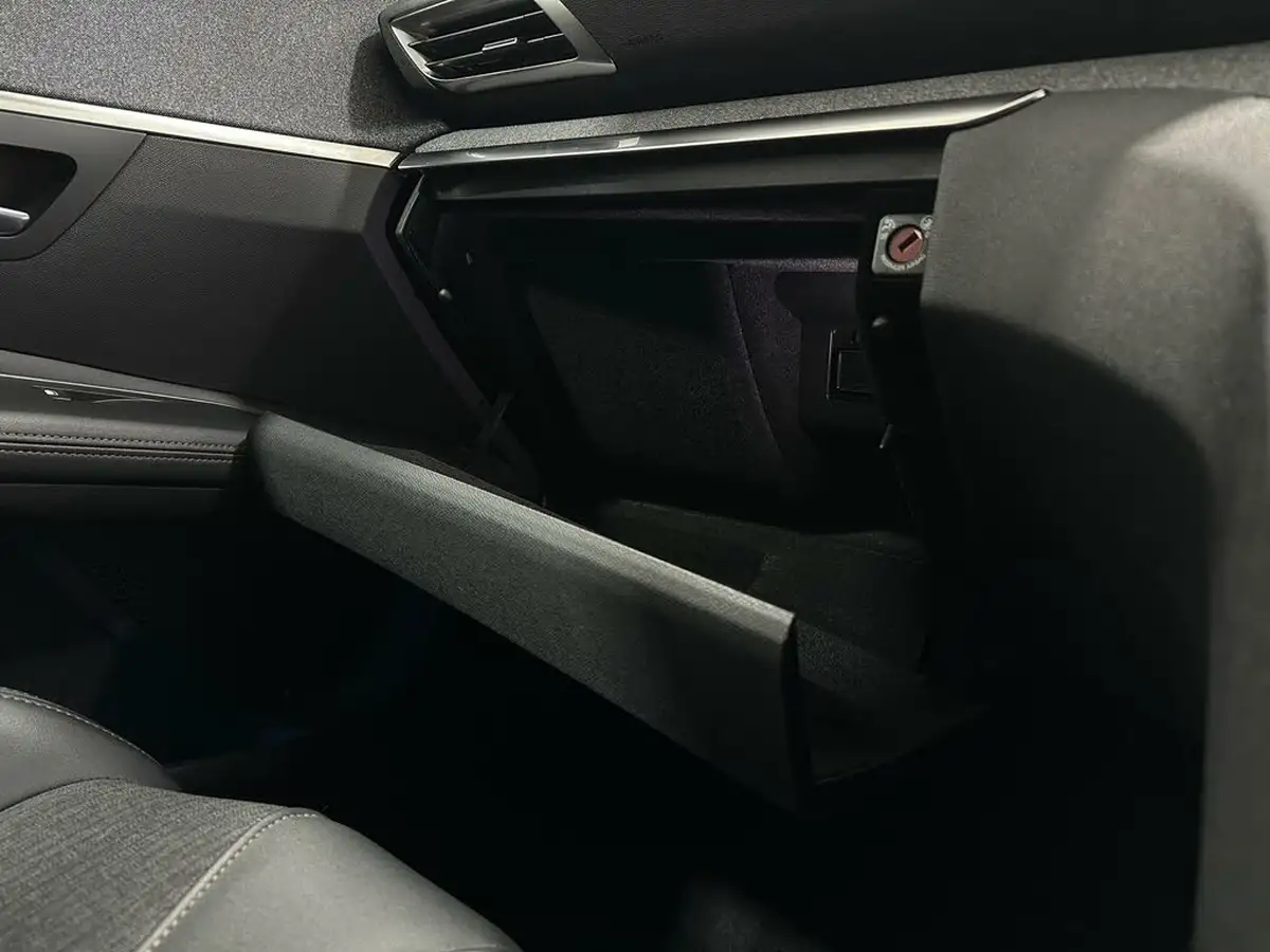 2018-peugeot-3008-suv-12-puretech-gt-line-big-26