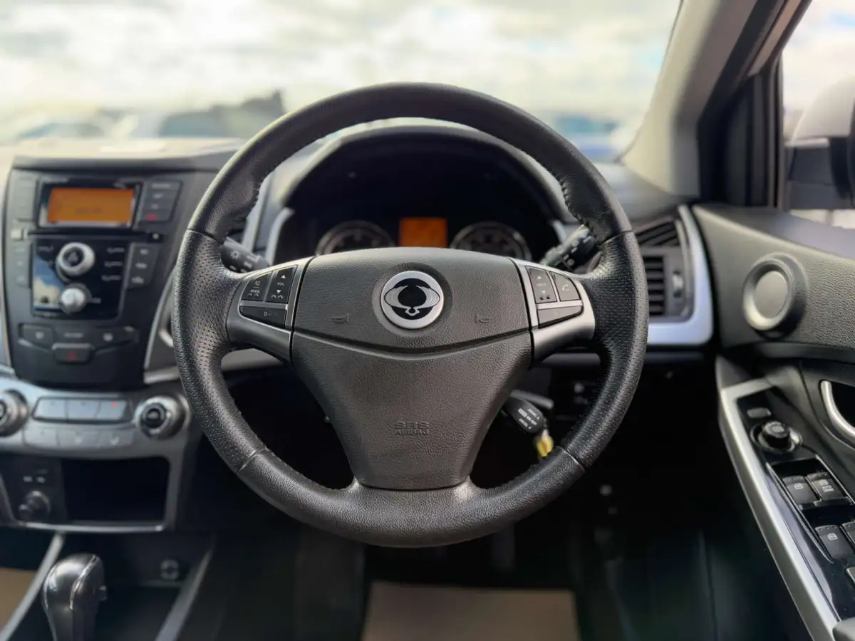 2015-ssangyong-korando-big-52