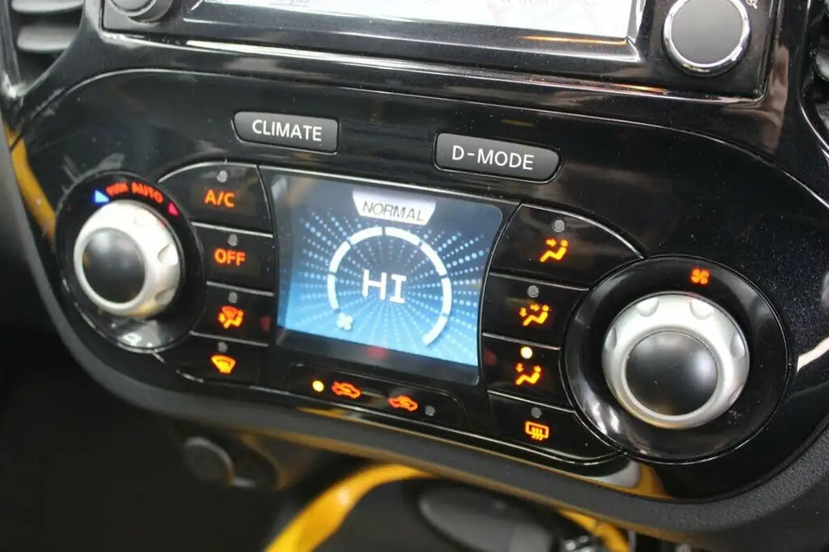 2014-nissan-juke-12-tekna-big-28