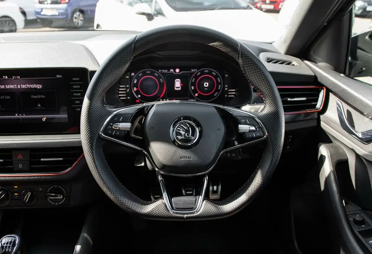 2021-skoda-kamiq-10-tsi-monte-carlo-109ps-big-20