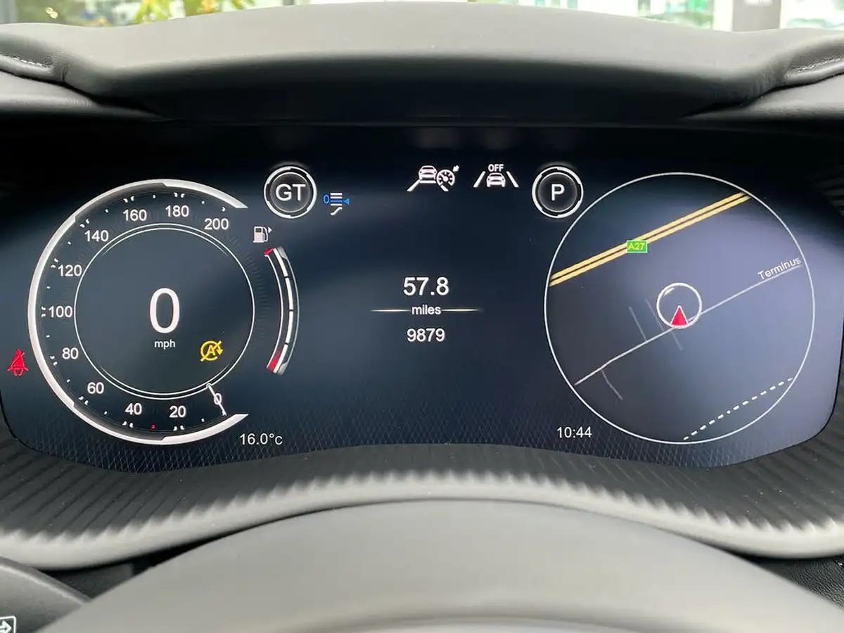 2024-aston-martin-dbx-40-v8-big-58