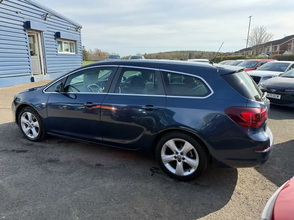 2011-vauxhall-astra-16-sri-16v-vvt-115ps-auto-big-5