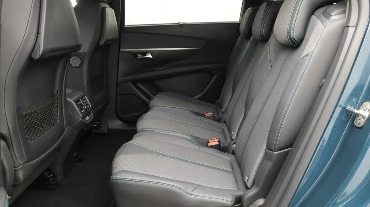 2023-peugeot-5008-suv-15-bluehdi-allure-130ps-eat8-big-16