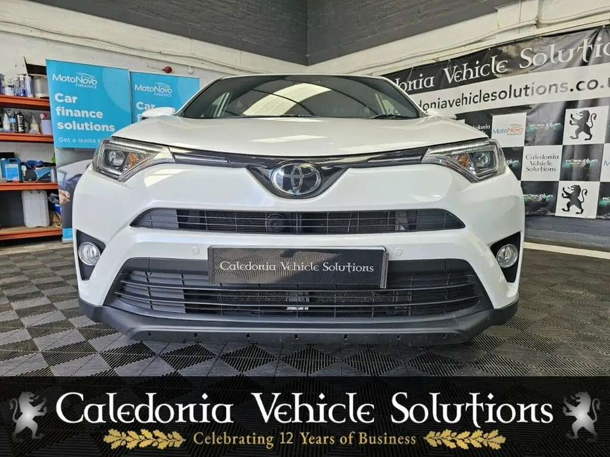 2018-toyota-rav4-20-design-awd-big-14