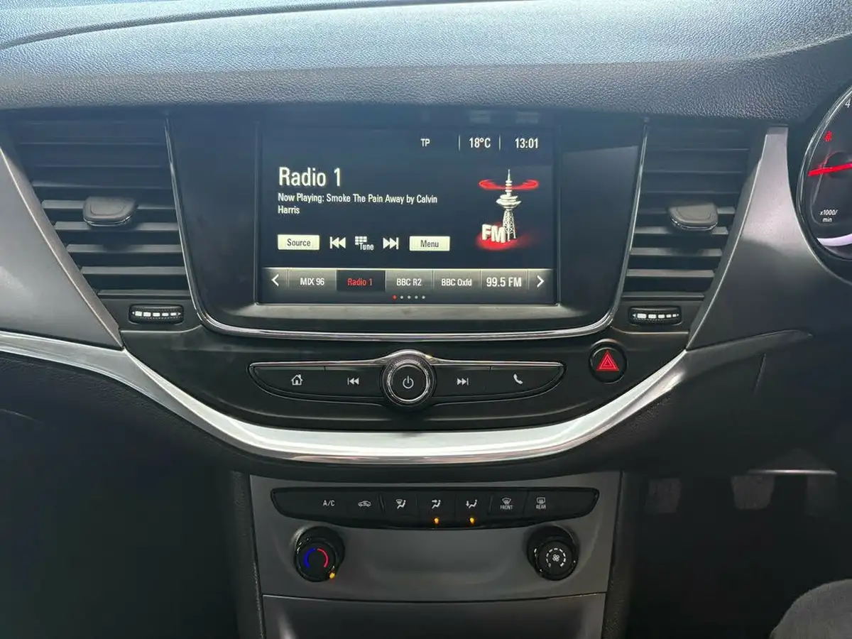 2017-vauxhall-astra-14i-design-hatchback-big-17