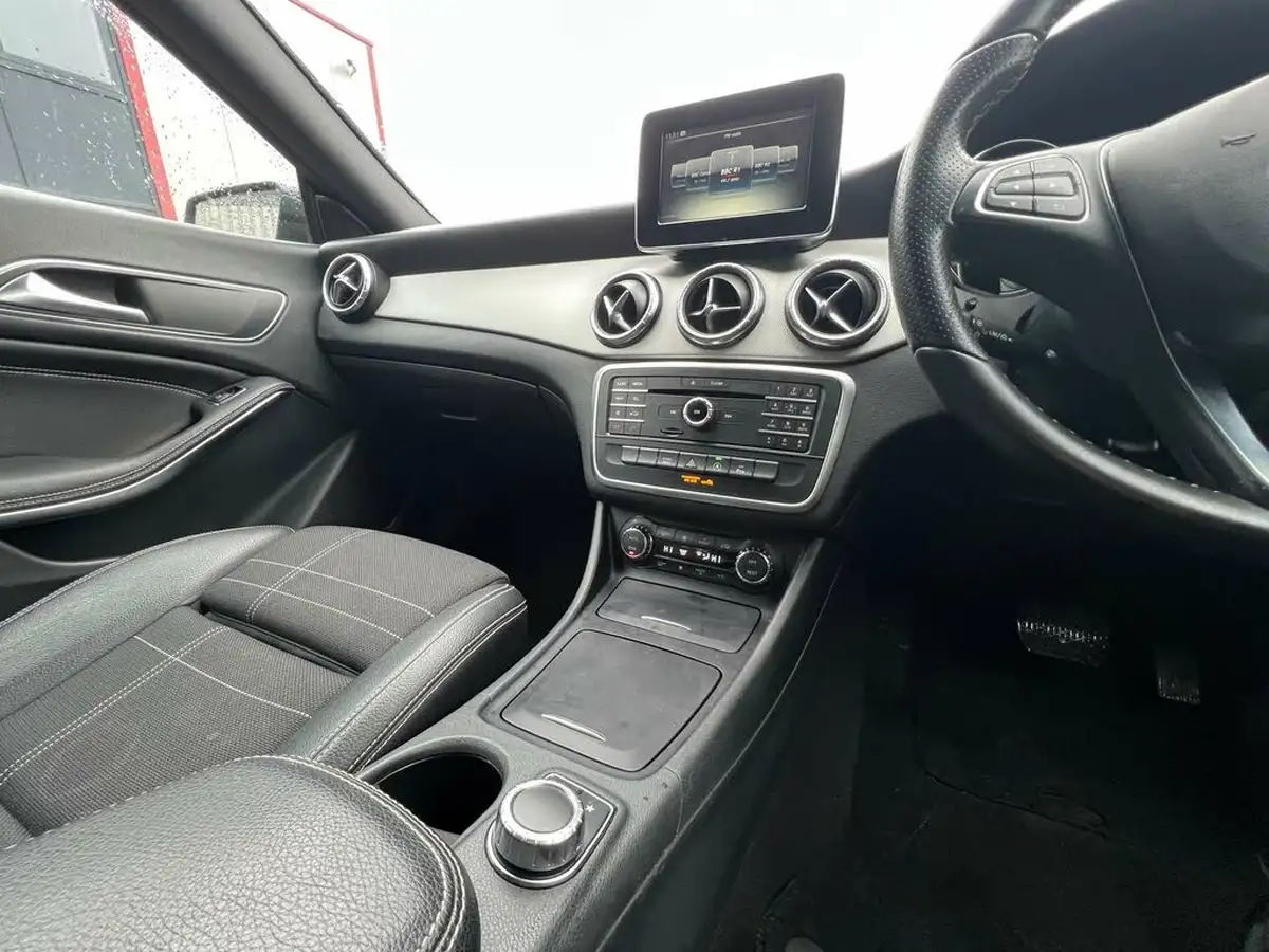 2016-mercedes-benz-cla-21d-cla-220-sport-ss-coupe-4d-big-31
