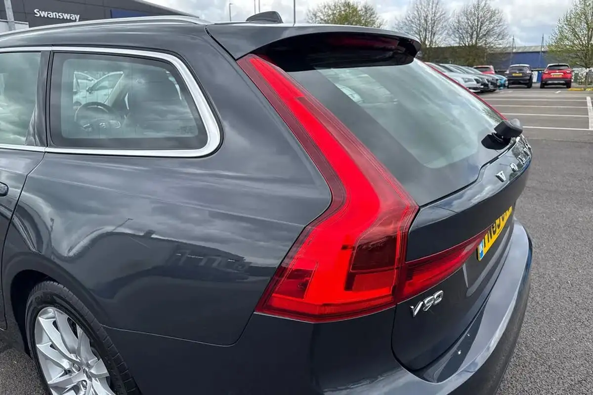 2019-volvo-v90-20-t4-momentum-pro-big-30