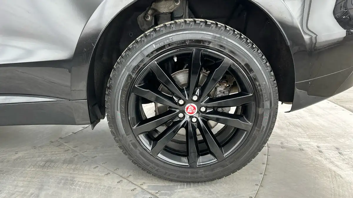2020-jaguar-f-pace-20-i4d-chequered-flag-180ps-big-17