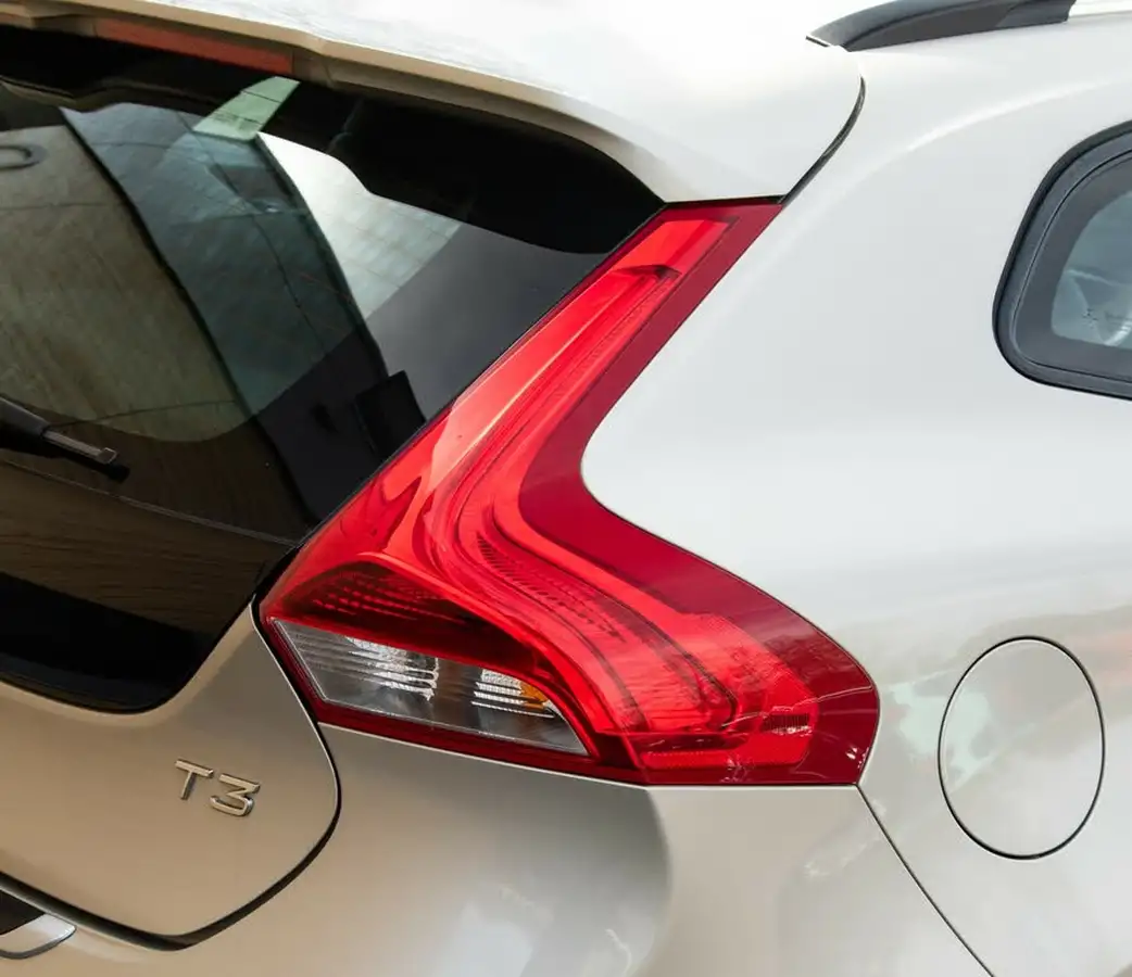 2016-volvo-v40-15-t3-cross-country-pro-big-9