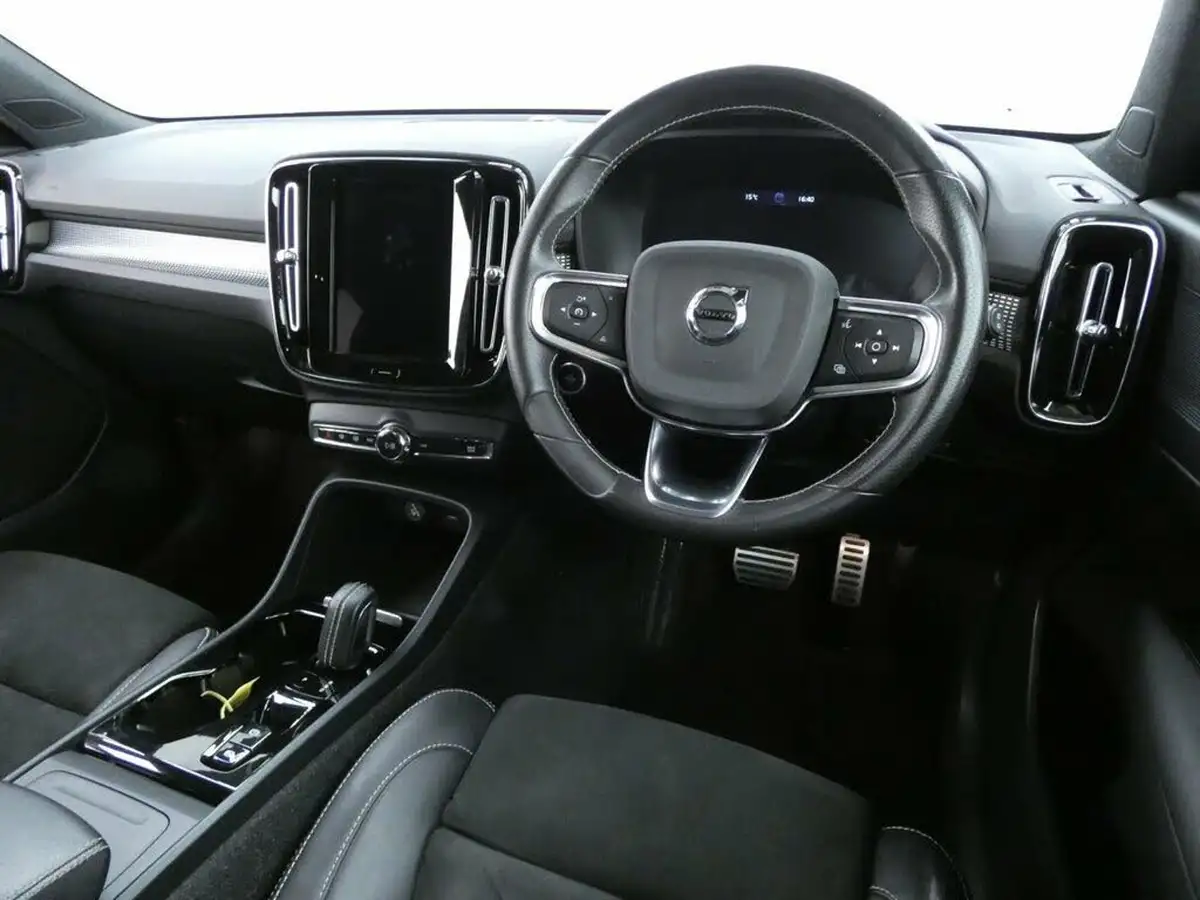 2020-volvo-xc40-20-b4-r-design-big-14