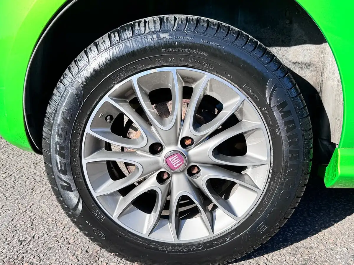 2012-fiat-punto-09-3d-big-26
