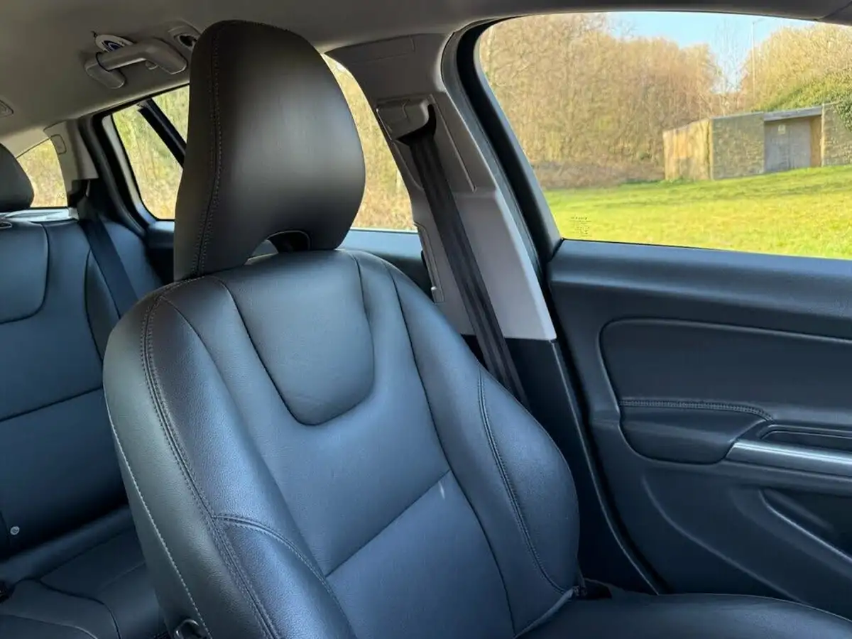 2014-volvo-v60-16td-d2-se-lux-nav-powershift-big-24