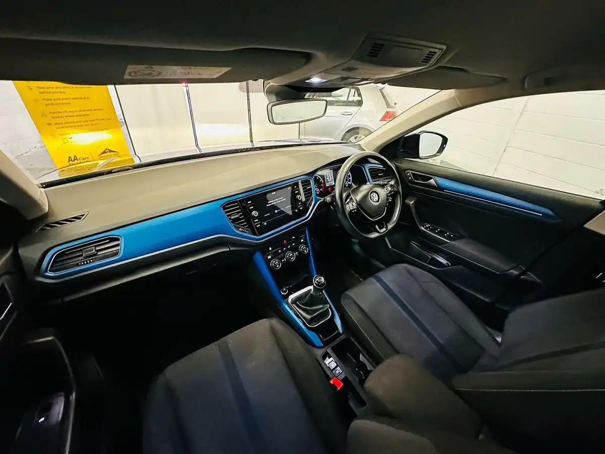 2019-volkswagen-t-roc-10-tsi-design-big-34
