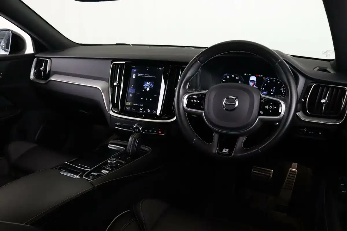 2019-volvo-s60-20-t8-r-design-plus-big-18