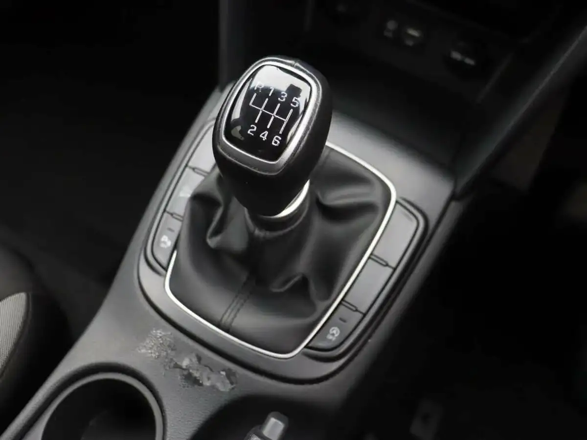 2020-hyundai-kona-10-t-gdi-play-big-18