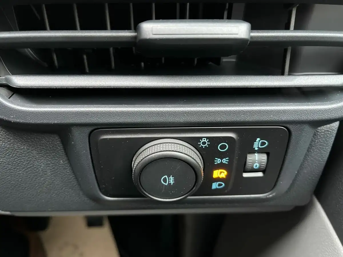 2025-ford-transit-custom-big-24