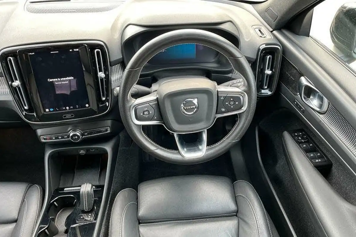 2021-volvo-xc40-e-p8-first-edition-big-10