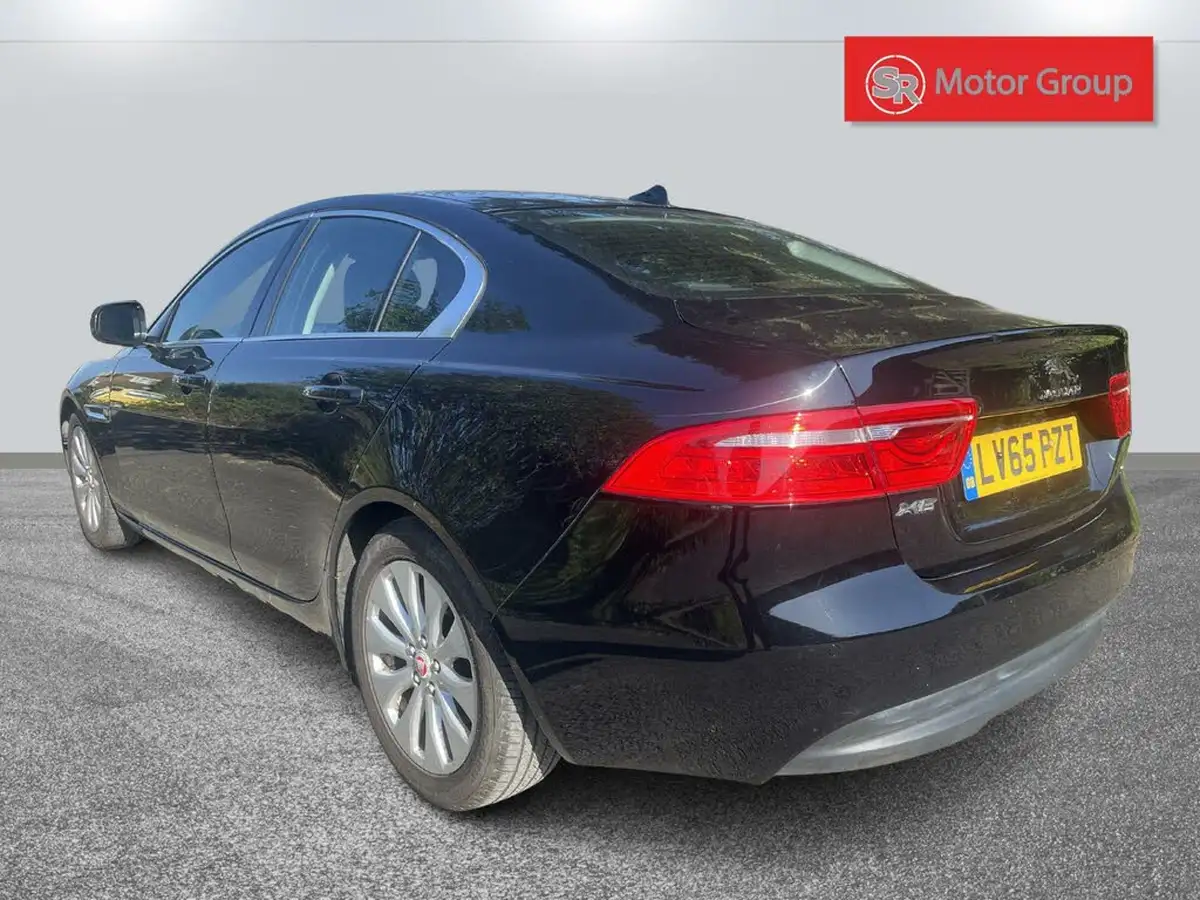 2015-jaguar-xe-20td-prestige-163ps-big-8