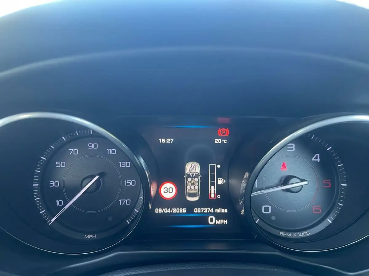 2015-jaguar-xe-20td-prestige-163ps-big-32